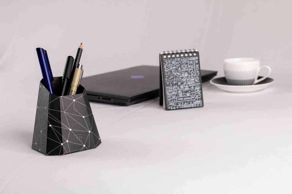 Black Pen stand